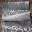Origin�l fotografie oraz�tkovan� a tu�kou dopsan� datum VI.1957